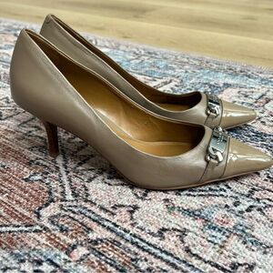Coach Cream Tan Bowery Nude Pointed Pumps Patent Leather Tan Size 8B Kitten Heel
